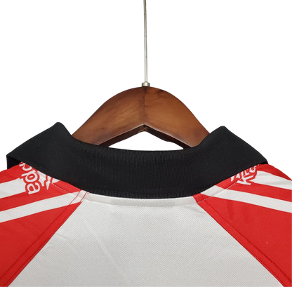 https://cdn.shopify.com/s/files/1/0826/7228/8075/files/19971998-athletic-bilbao-home-retro-kit-classickits433-262452.webp?v=1741199168