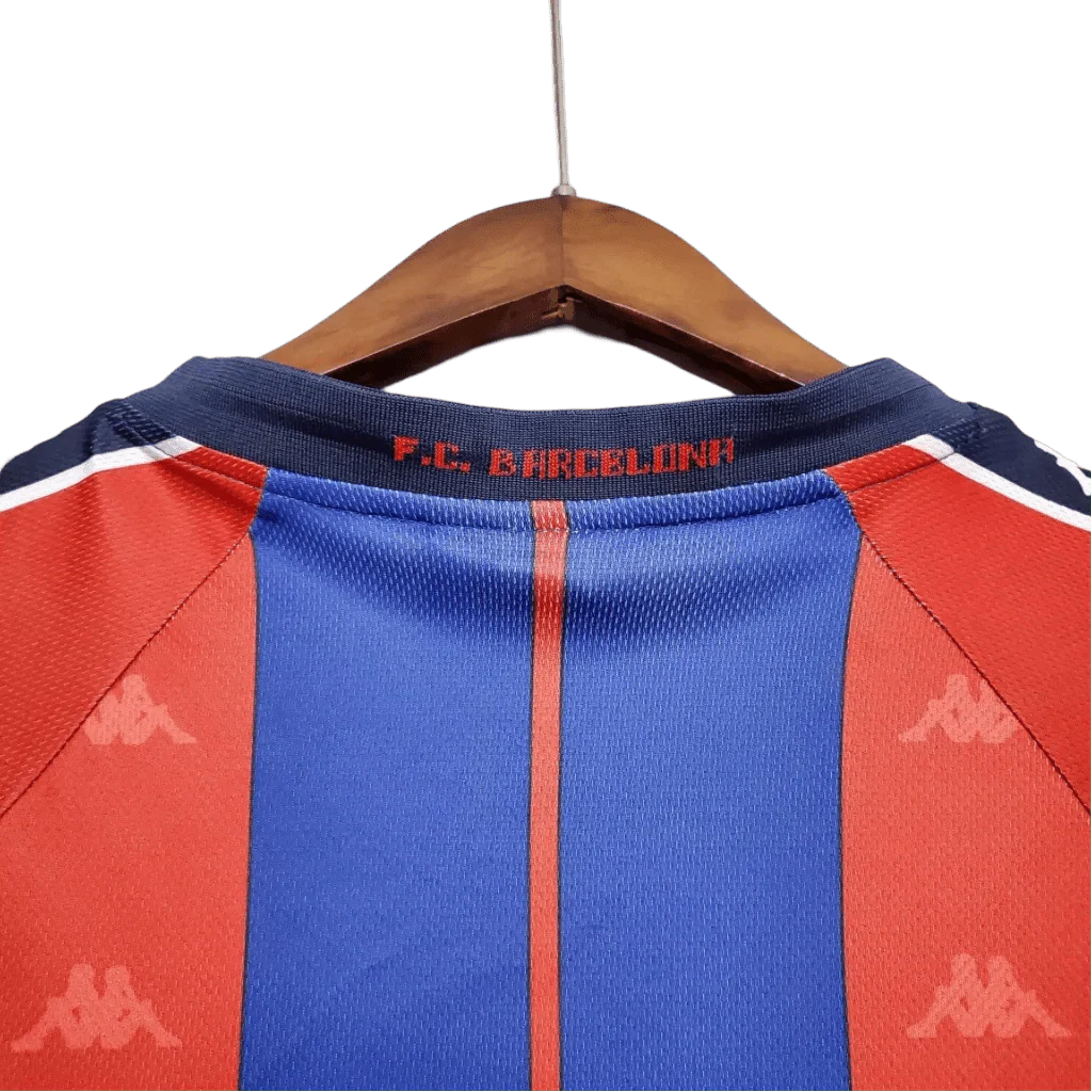 https://cdn.shopify.com/s/files/1/0826/7228/8075/files/19971998-fc-barcelona-home-retro-kit-classickits433-356707.webp?v=1741199036