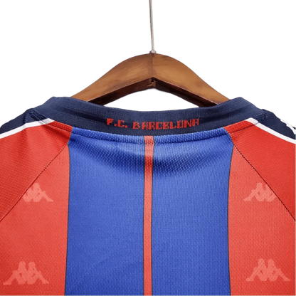 https://cdn.shopify.com/s/files/1/0826/7228/8075/files/19971998-fc-barcelona-home-retro-kit-classickits433-356707.webp?v=1741199036