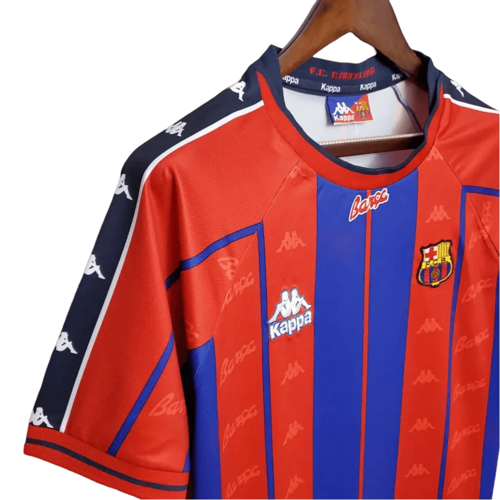 https://cdn.shopify.com/s/files/1/0826/7228/8075/files/19971998-fc-barcelona-home-retro-kit-classickits433-878678.webp?v=1741199037