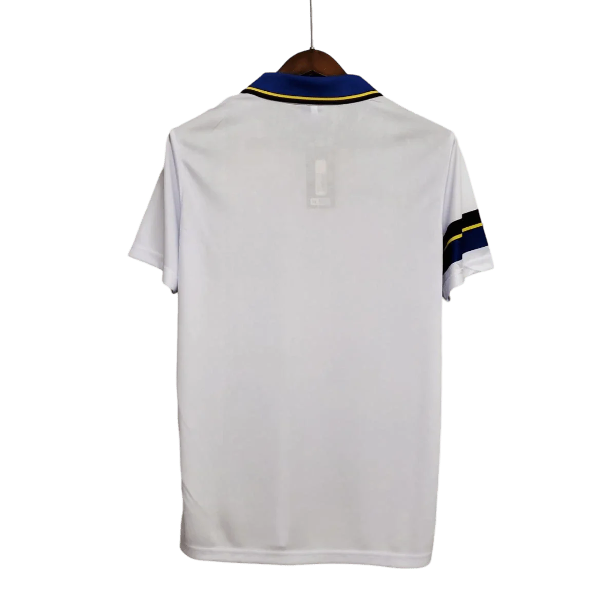 https://cdn.shopify.com/s/files/1/0826/7228/8075/files/19971998-inter-milan-pirelli-away-retro-kit-classickits433-192053.webp?v=1741198869