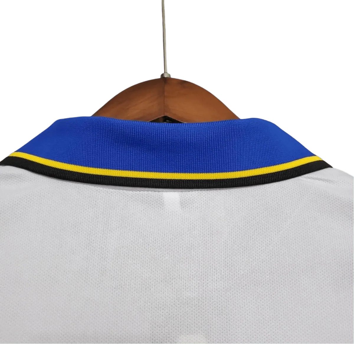https://cdn.shopify.com/s/files/1/0826/7228/8075/files/19971998-inter-milan-pirelli-away-retro-kit-classickits433-289154.webp?v=1741198873