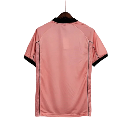 https://cdn.shopify.com/s/files/1/0826/7228/8075/files/19971998-juventus-sony-minidisc-away-retro-kit-classickits433-549855.webp?v=1741198760