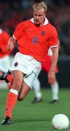 https://cdn.shopify.com/s/files/1/0826/7228/8075/files/19971998-netherlands-home-retro-kit-classickits433-302457.webp?v=1741198787