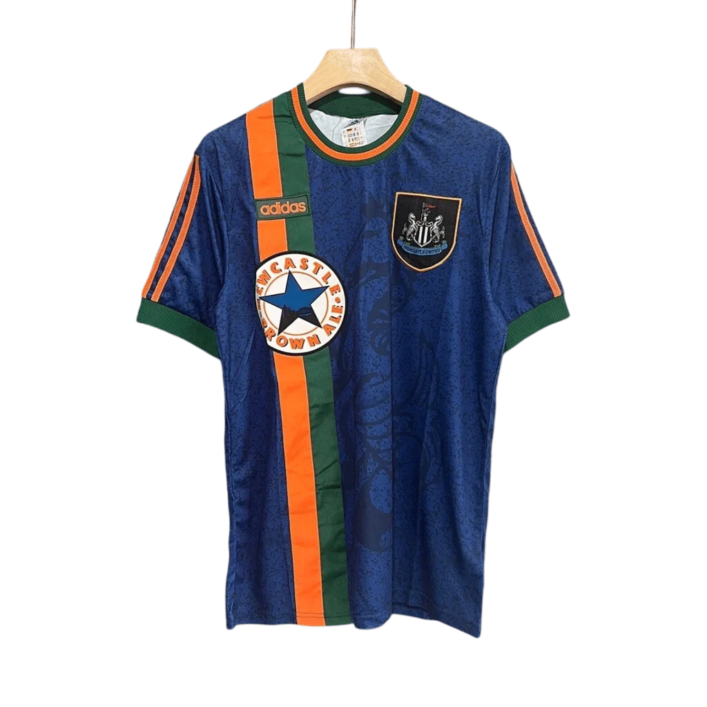 https://cdn.shopify.com/s/files/1/0826/7228/8075/files/19971998-newcastle-utd-away-retro-kit-classickits433-776372.webp?v=1741199128