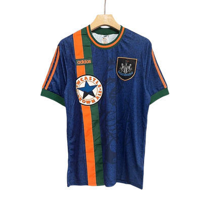 https://cdn.shopify.com/s/files/1/0826/7228/8075/files/19971998-newcastle-utd-away-retro-kit-classickits433-776372.webp?v=1741199128