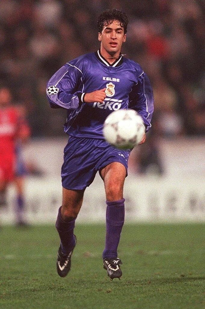 https://cdn.shopify.com/s/files/1/0826/7228/8075/files/19971998-real-madrid-teka-blue-away-retro-kit-classickits433-650410.webp?v=1741199031