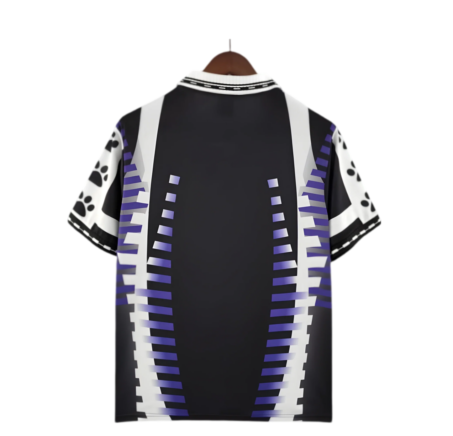 https://cdn.shopify.com/s/files/1/0826/7228/8075/files/19971998-real-madrid-teka-third-retro-kit-classickits433-628973.webp?v=1741199018