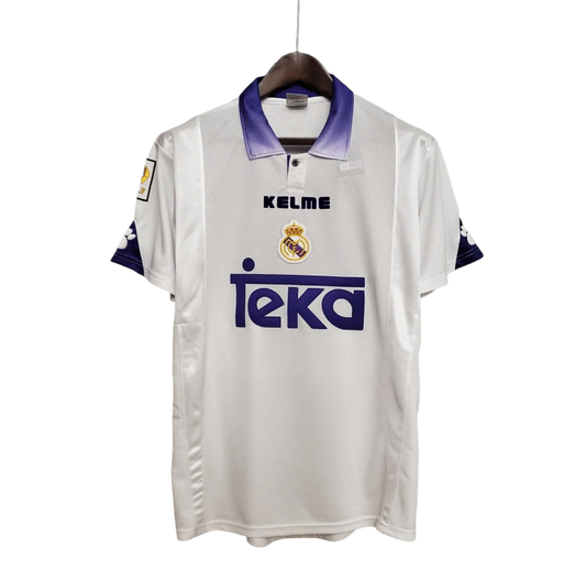 https://cdn.shopify.com/s/files/1/0826/7228/8075/files/19971998-real-madrid-teka-white-home-retro-kit-classickits433-385739.webp?v=1741199030