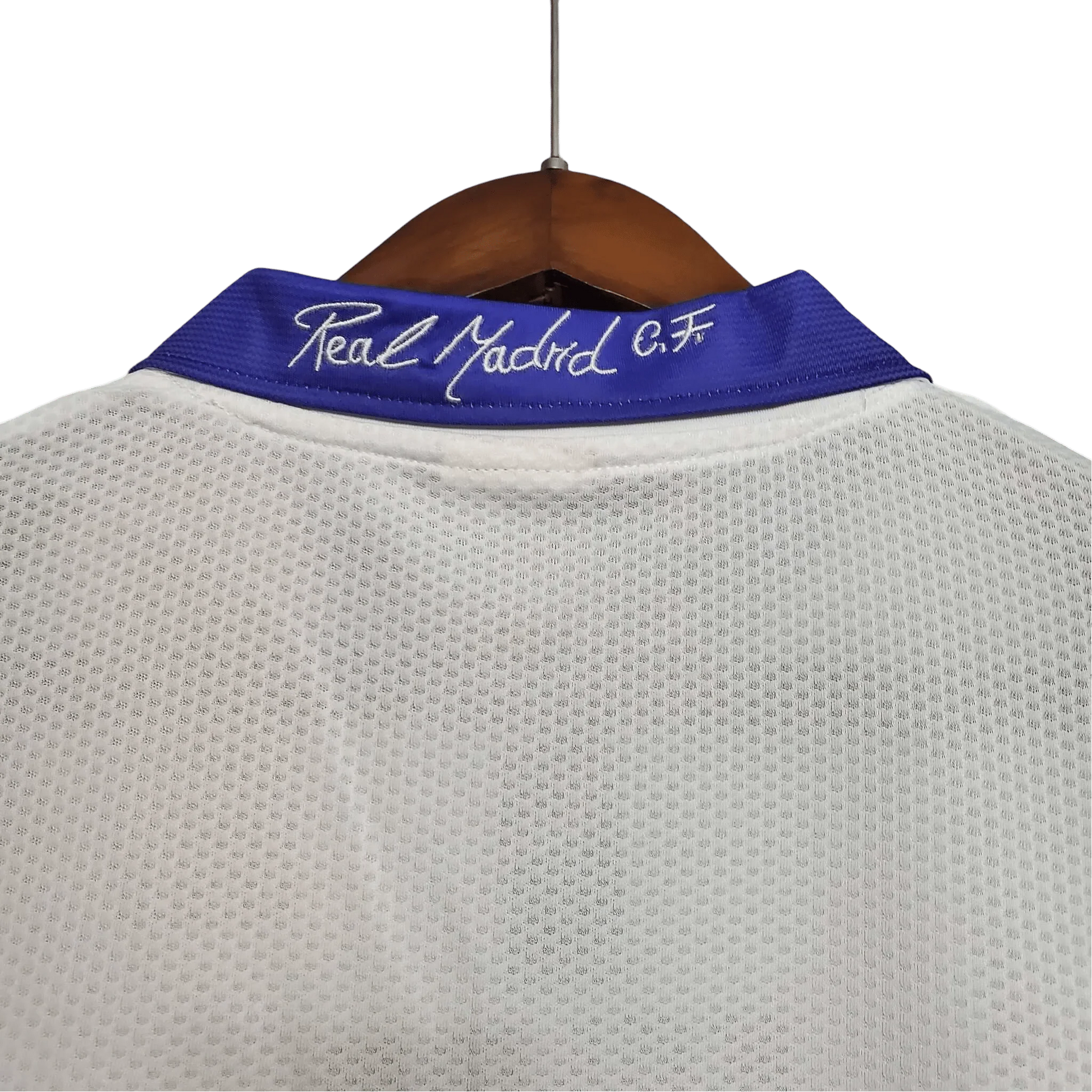 https://cdn.shopify.com/s/files/1/0826/7228/8075/files/19971998-real-madrid-teka-white-home-retro-kit-classickits433-404655.webp?v=1741199032