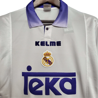 https://cdn.shopify.com/s/files/1/0826/7228/8075/files/19971998-real-madrid-teka-white-home-retro-kit-classickits433-699765.webp?v=1741199031