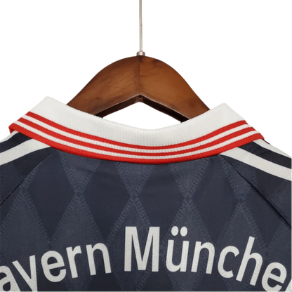https://cdn.shopify.com/s/files/1/0826/7228/8075/files/19971999-bayern-munich-opel-home-retro-kit-classickits433-523237.webp?v=1741199335