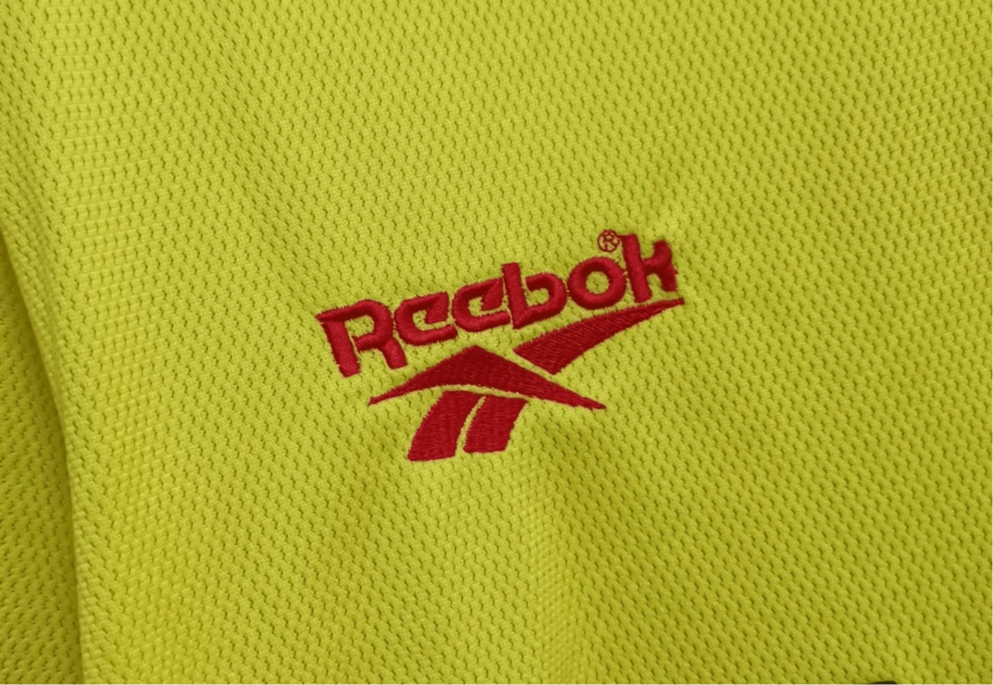 https://cdn.shopify.com/s/files/1/0826/7228/8075/files/19971999-liverpooi-carlsberg-yellow-away-retro-kit-classickits433-447358.webp?v=1741197840