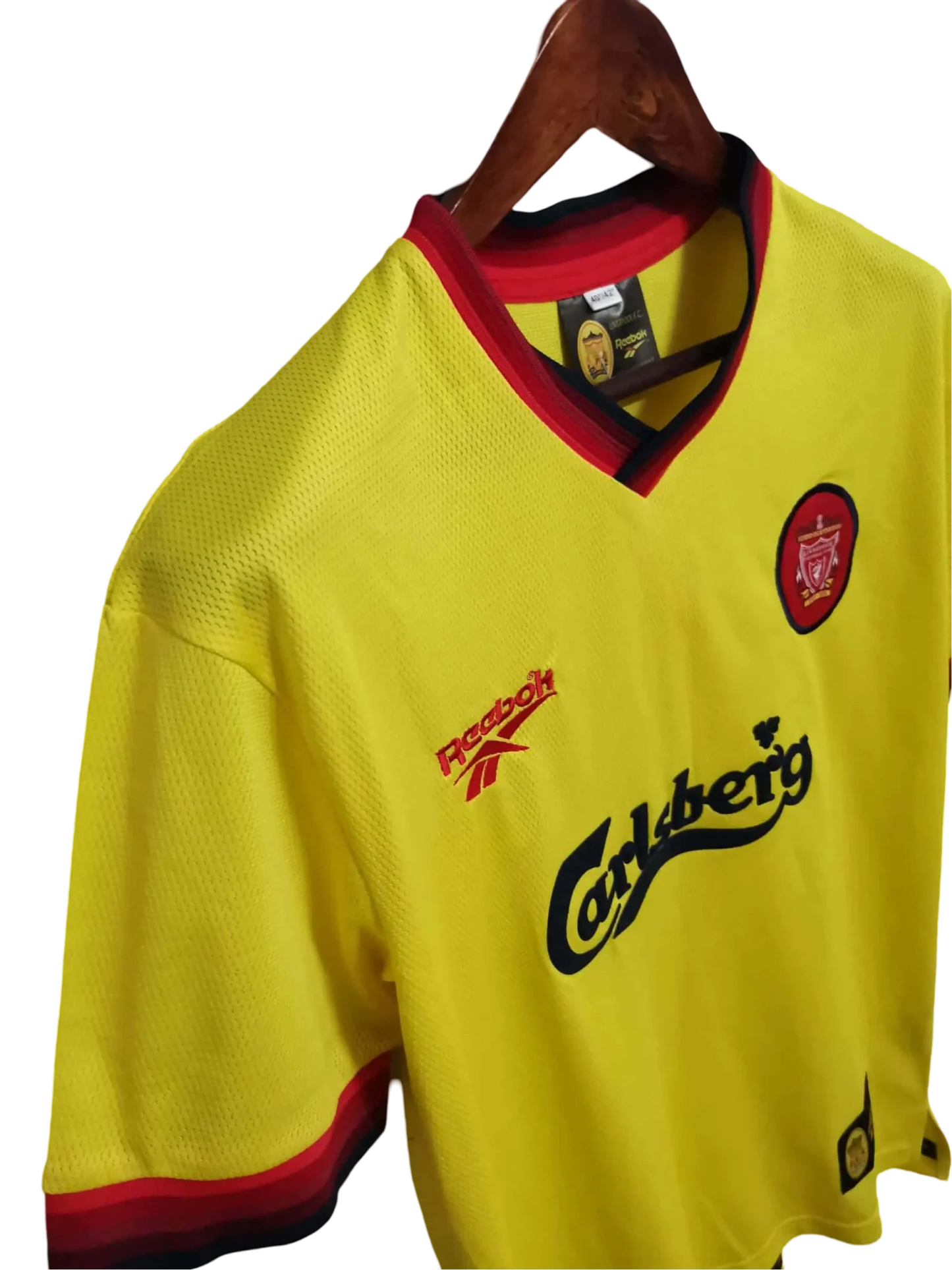 https://cdn.shopify.com/s/files/1/0826/7228/8075/files/19971999-liverpooi-carlsberg-yellow-away-retro-kit-classickits433-515719.webp?v=1741197838
