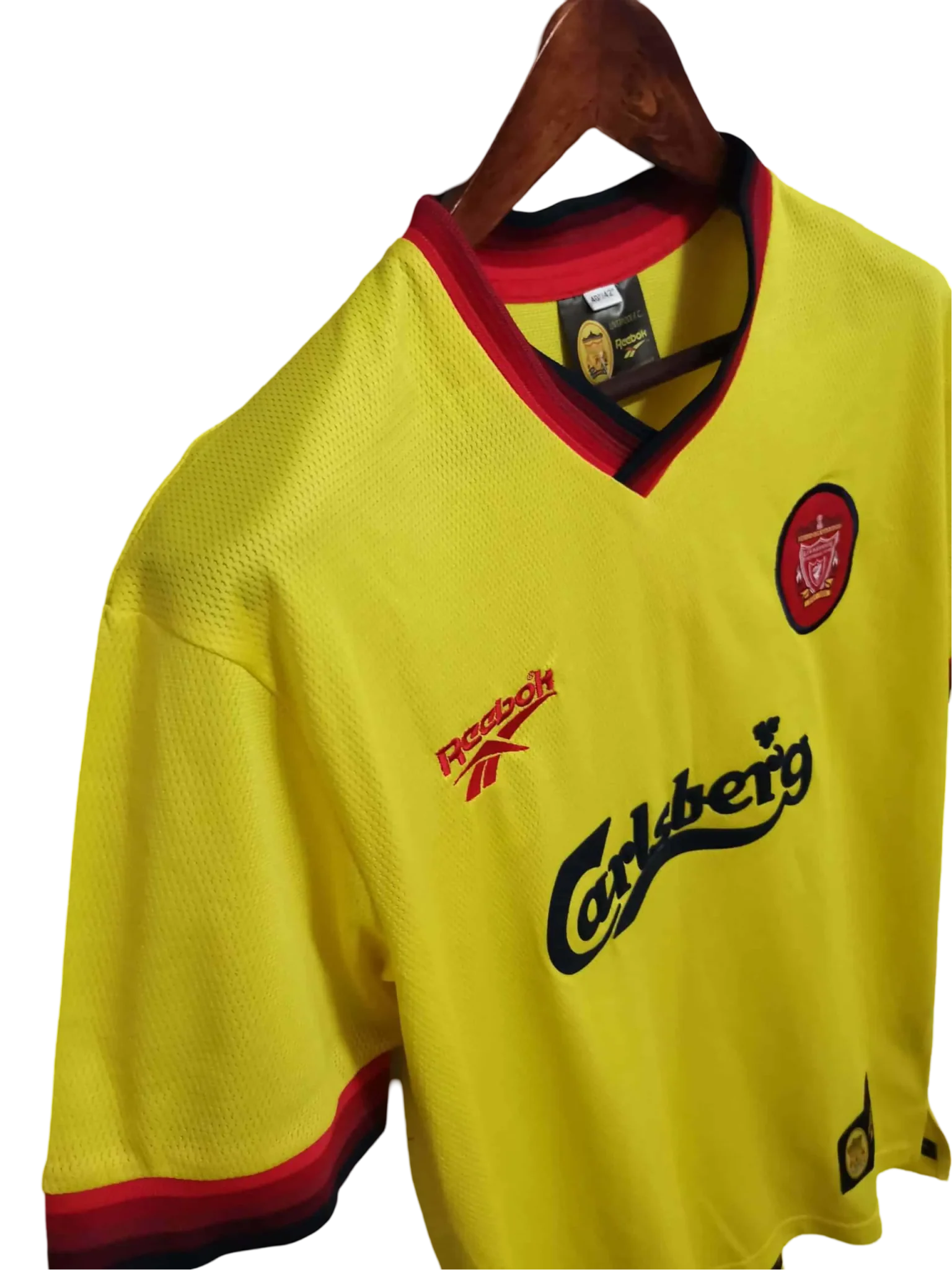 https://cdn.shopify.com/s/files/1/0826/7228/8075/files/19971999-liverpooi-carlsberg-yellow-away-retro-kit-classickits433-515719.webp?v=1741197838
