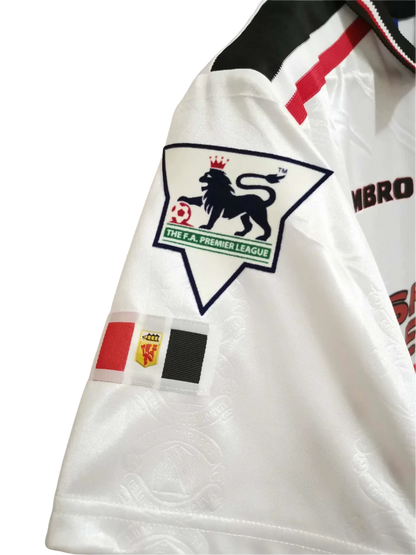 https://cdn.shopify.com/s/files/1/0826/7228/8075/files/19971999-manchester-united-sharp-viewcam-white-away-retro-kit-classickits433-891557.webp?v=1741199146