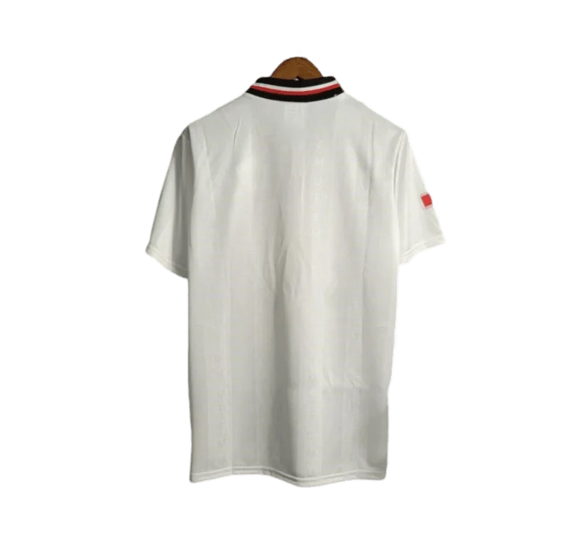 https://cdn.shopify.com/s/files/1/0826/7228/8075/files/19971999-manchester-united-sharp-viewcam-white-away-retro-kit-classickits433-963516.webp?v=1741199142
