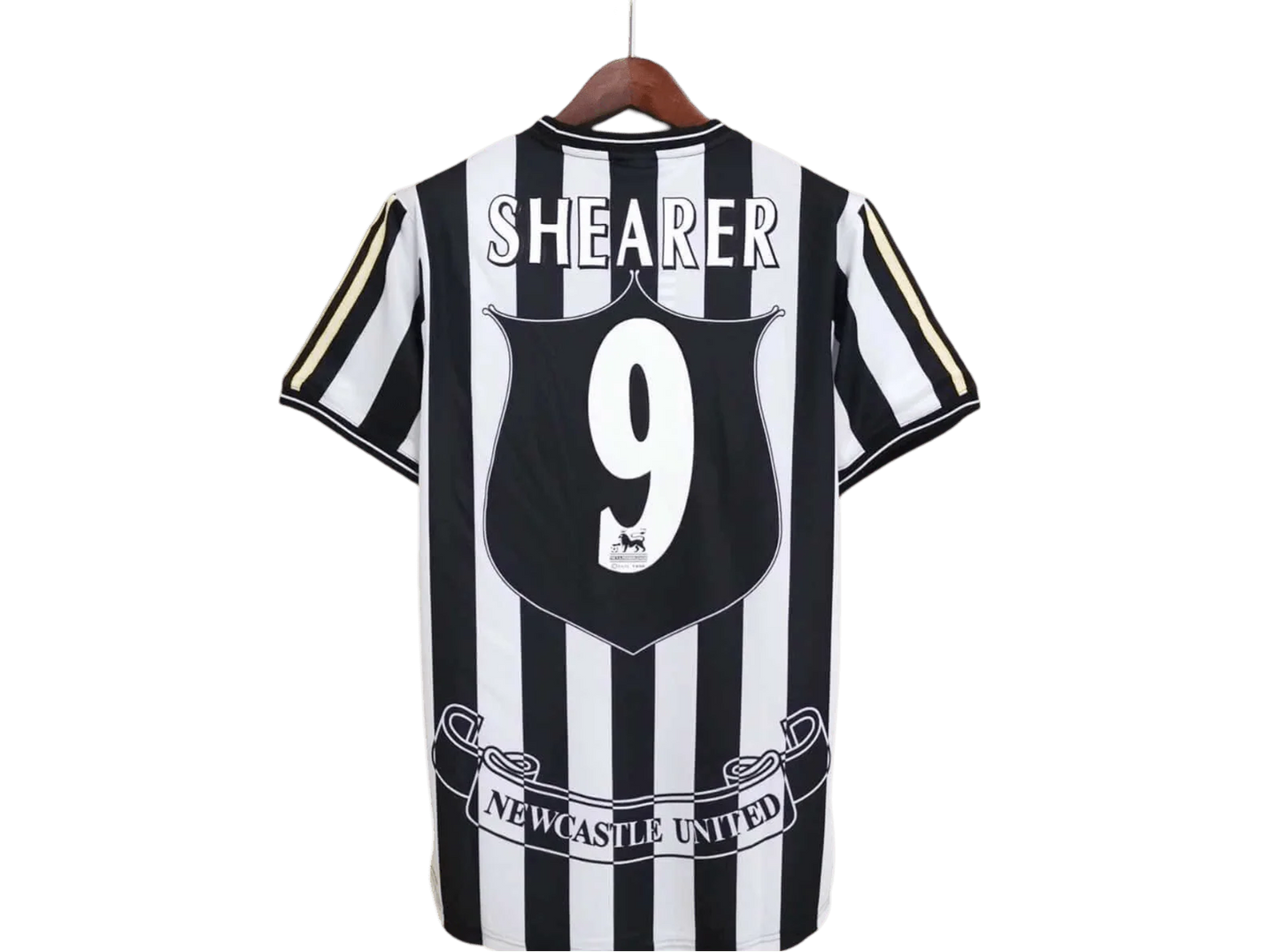 https://cdn.shopify.com/s/files/1/0826/7228/8075/files/19971999-newcastle-utd-home-retro-kit-classickits433-113626.webp?v=1741199149