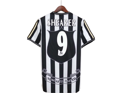 https://cdn.shopify.com/s/files/1/0826/7228/8075/files/19971999-newcastle-utd-home-retro-kit-classickits433-113626.webp?v=1741199149