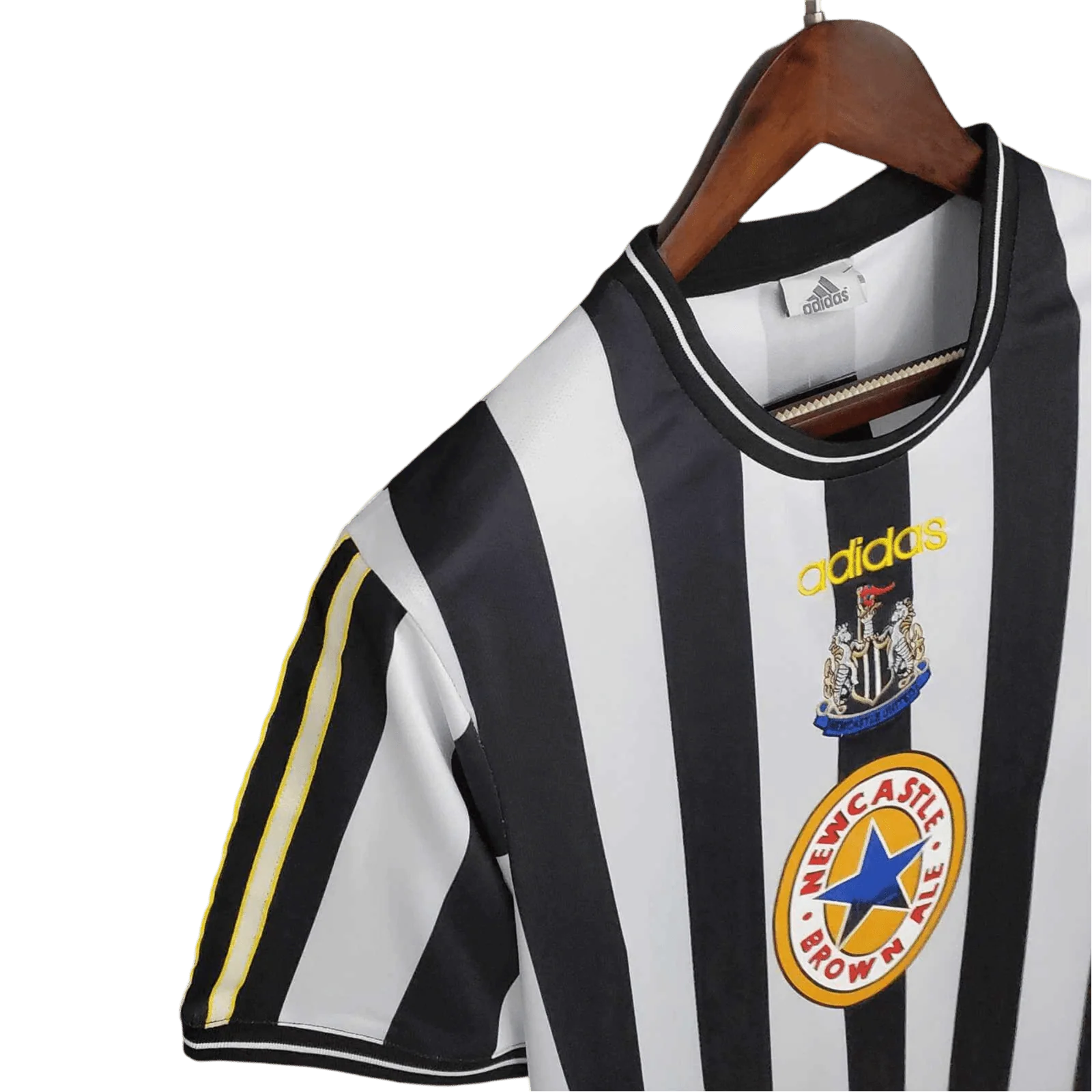 https://cdn.shopify.com/s/files/1/0826/7228/8075/files/19971999-newcastle-utd-home-retro-kit-classickits433-458235.webp?v=1741199146