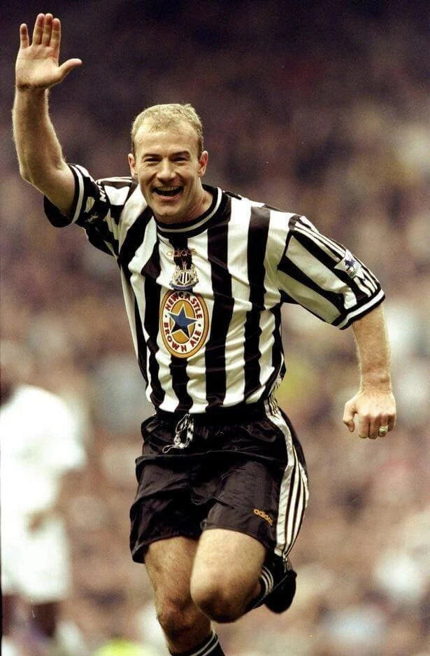 https://cdn.shopify.com/s/files/1/0826/7228/8075/files/19971999-newcastle-utd-home-retro-kit-classickits433-494044.webp?v=1741199149