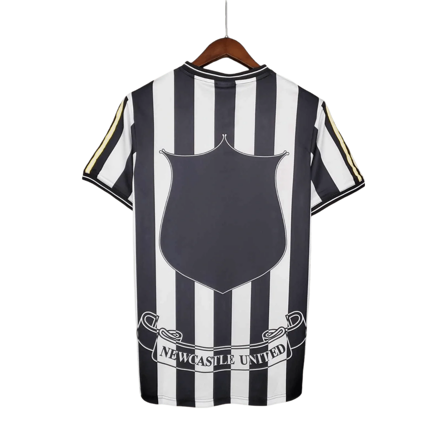 https://cdn.shopify.com/s/files/1/0826/7228/8075/files/19971999-newcastle-utd-home-retro-kit-classickits433-622427.webp?v=1741199148