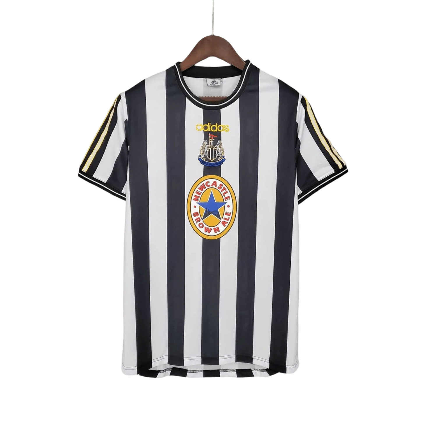 https://cdn.shopify.com/s/files/1/0826/7228/8075/files/19971999-newcastle-utd-home-retro-kit-classickits433-843264.webp?v=1741199148