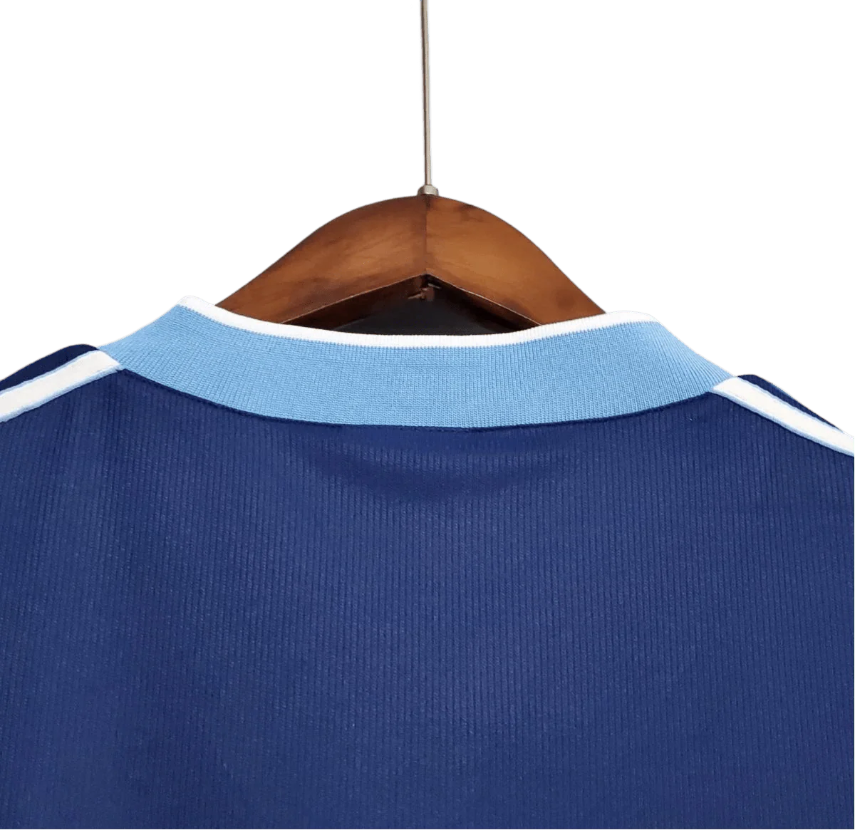 https://cdn.shopify.com/s/files/1/0826/7228/8075/files/1998-argentina-world-cup-away-retro-jersey-348715.webp?v=1741198526