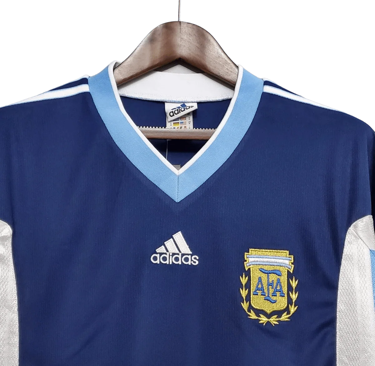 https://cdn.shopify.com/s/files/1/0826/7228/8075/files/1998-argentina-world-cup-away-retro-jersey-547710.webp?v=1741198527
