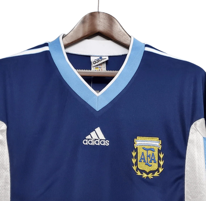 https://cdn.shopify.com/s/files/1/0826/7228/8075/files/1998-argentina-world-cup-away-retro-jersey-547710.webp?v=1741198527