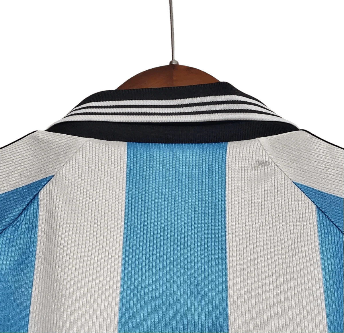 https://cdn.shopify.com/s/files/1/0826/7228/8075/files/1998-argentina-world-cup-home-retro-kit-classickits433-204211.webp?v=1741198795