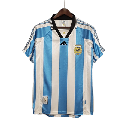 https://cdn.shopify.com/s/files/1/0826/7228/8075/files/1998-argentina-world-cup-home-retro-kit-classickits433-705449.webp?v=1741198793