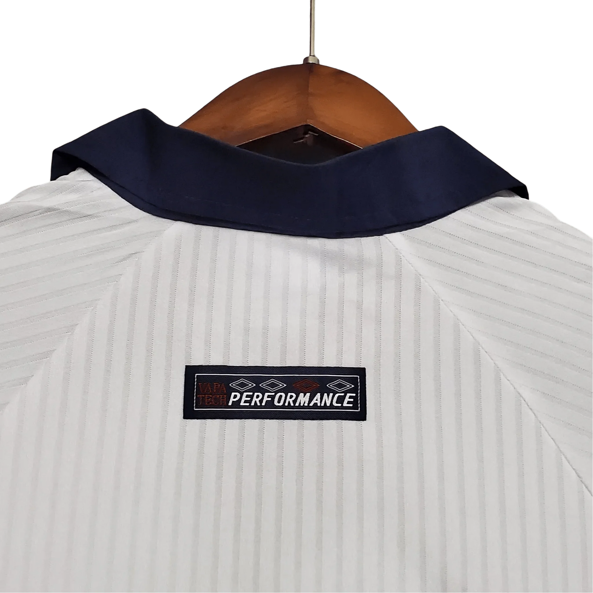 https://cdn.shopify.com/s/files/1/0826/7228/8075/files/1998-england-home-retro-kit-long-sleeves-303656.webp?v=1741197038
