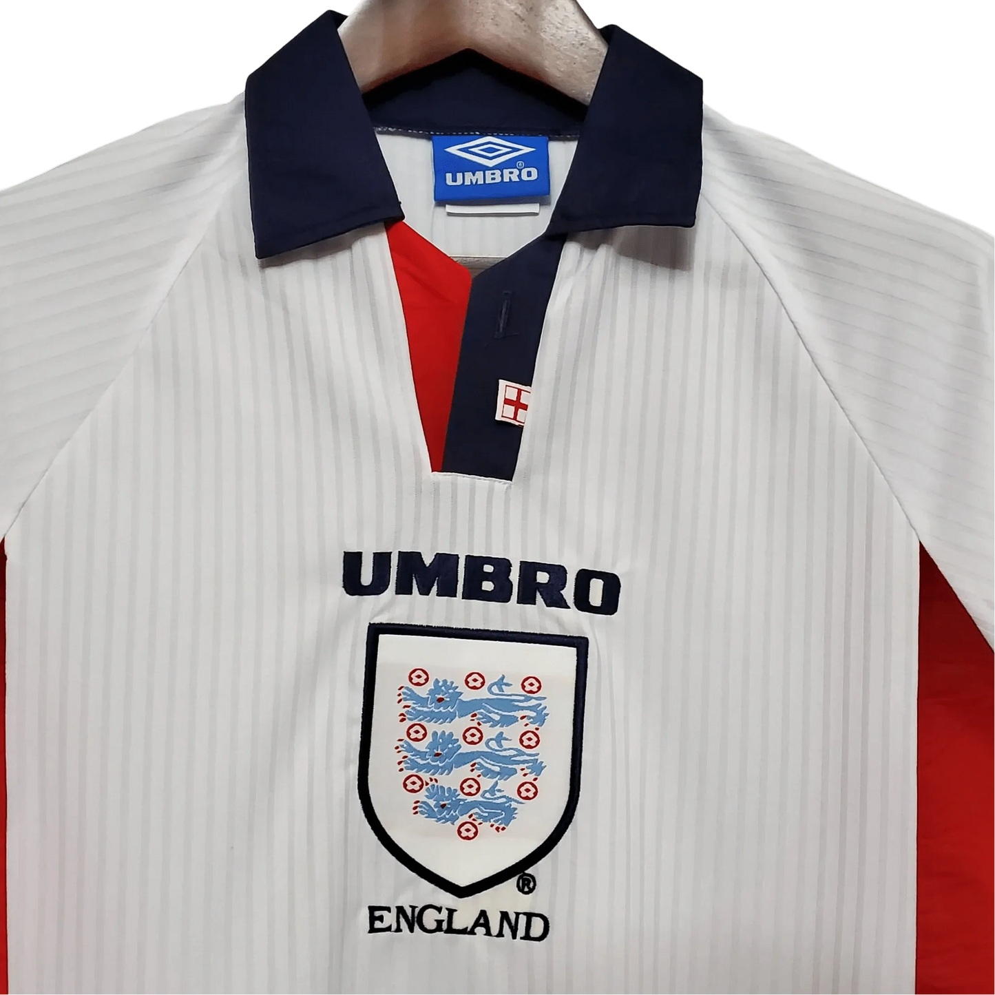 https://cdn.shopify.com/s/files/1/0826/7228/8075/files/1998-england-home-retro-kit-long-sleeves-600507.webp?v=1741197039