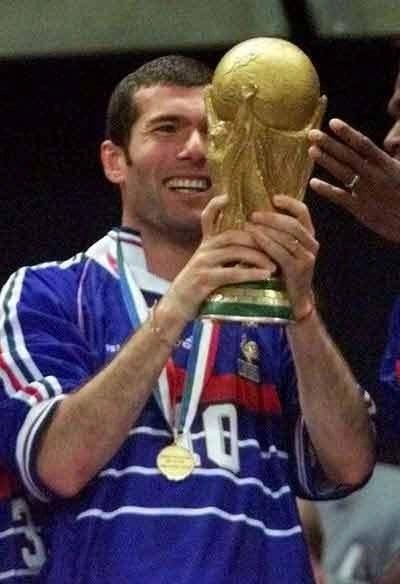 https://cdn.shopify.com/s/files/1/0826/7228/8075/files/1998-france-world-cup-home-retro-jersey-859631.webp?v=1741198758