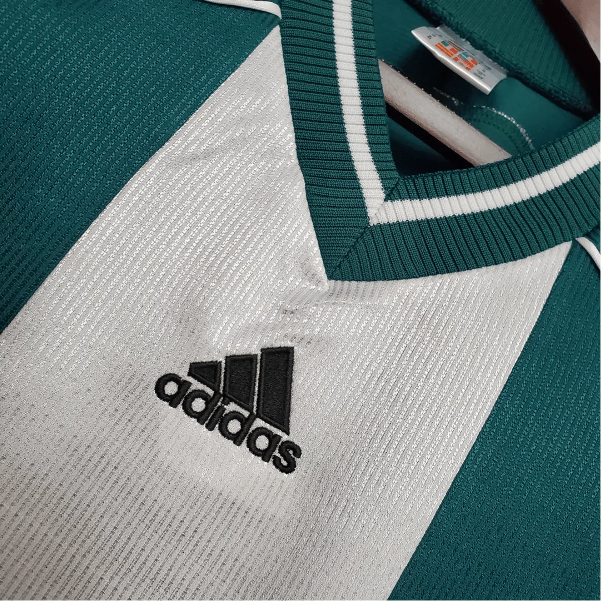 https://cdn.shopify.com/s/files/1/0826/7228/8075/files/1998-germany-away-retro-kit-424622.webp?v=1741197027