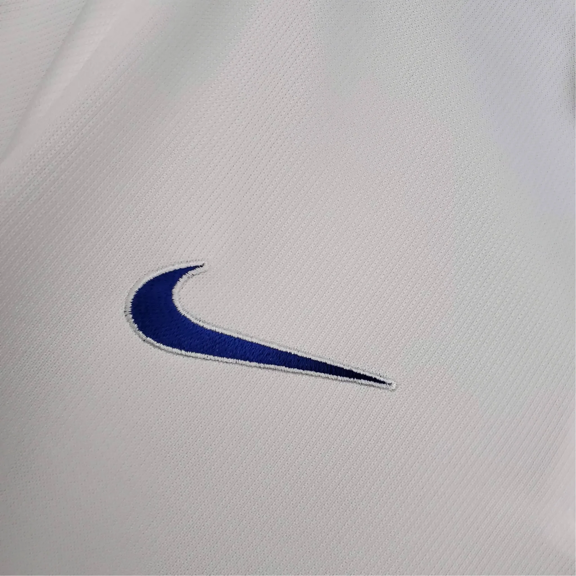 https://cdn.shopify.com/s/files/1/0826/7228/8075/files/1998-italy-away-kit-298464.webp?v=1741197283