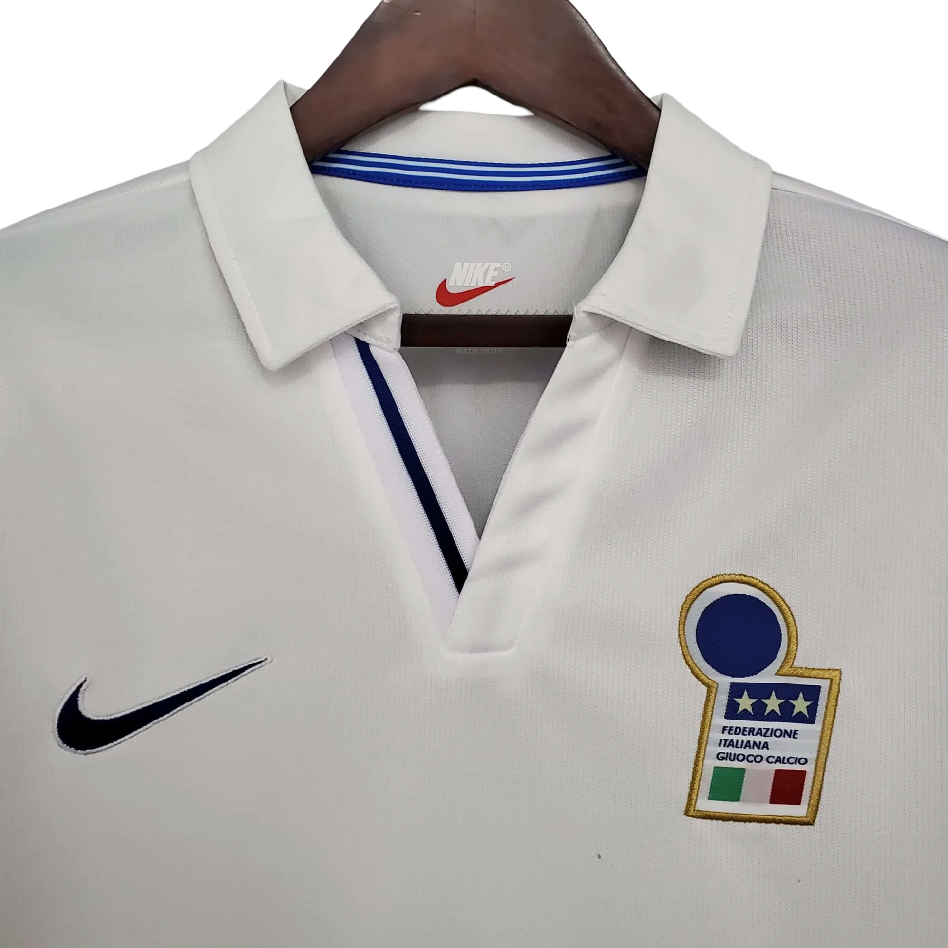https://cdn.shopify.com/s/files/1/0826/7228/8075/files/1998-italy-away-kit-322995.webp?v=1741197280