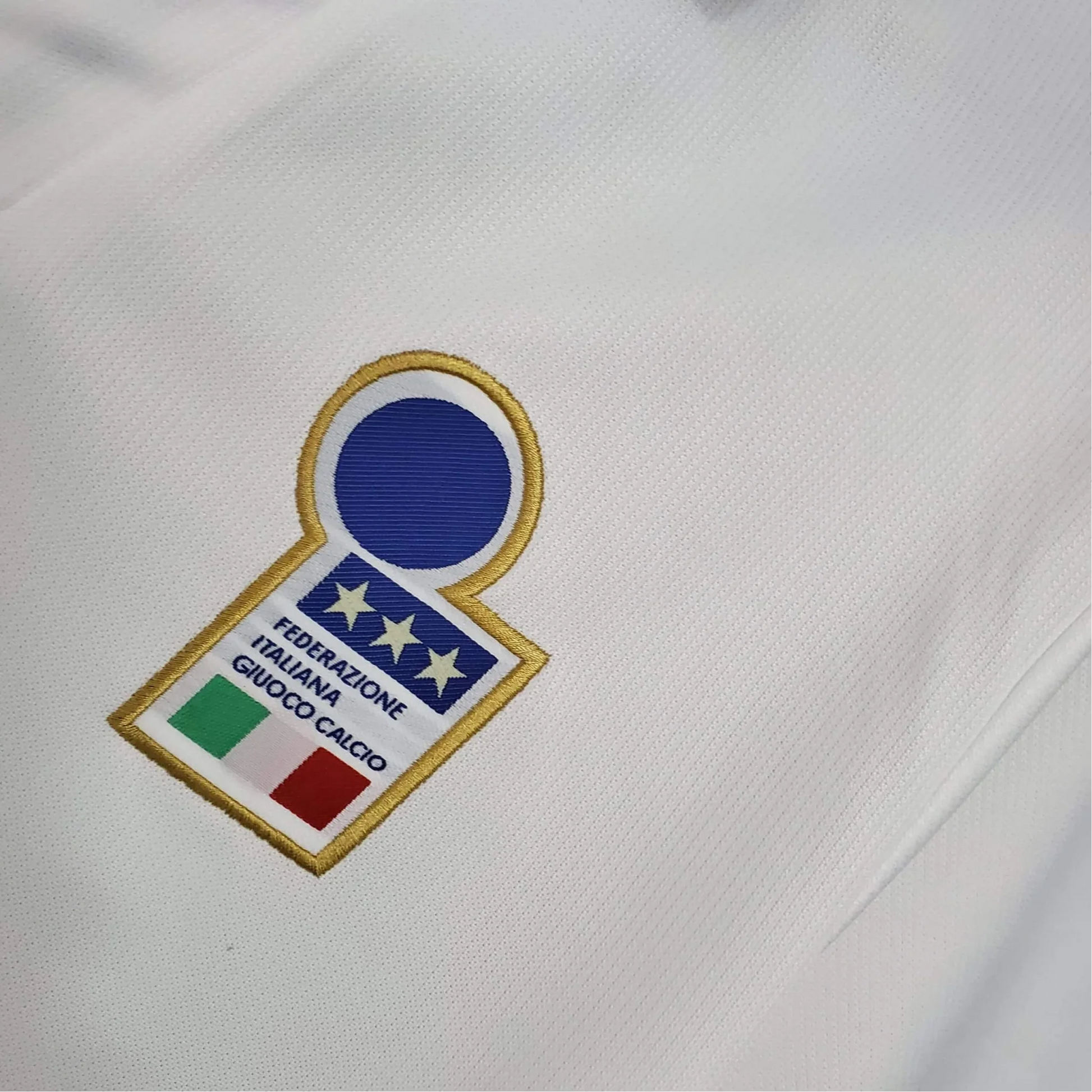 https://cdn.shopify.com/s/files/1/0826/7228/8075/files/1998-italy-away-kit-342181.webp?v=1741197277