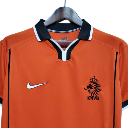 https://cdn.shopify.com/s/files/1/0826/7228/8075/files/1998-netherlands-world-cup-home-retro-kit-classickits433-536373.webp?v=1741198796