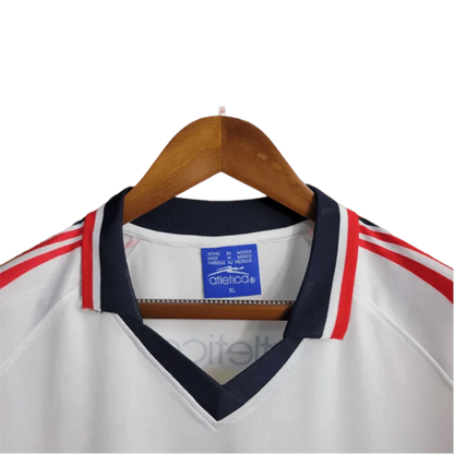 https://cdn.shopify.com/s/files/1/0826/7228/8075/files/19981998-chivas-guadalajara-cocacola-away-retro-jersey-801293.webp?v=1741197167