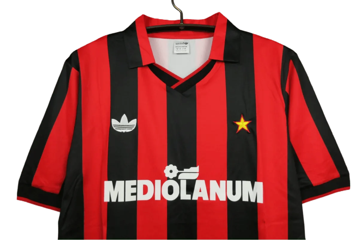 https://cdn.shopify.com/s/files/1/0826/7228/8075/files/19981999-ac-milan-mediolanum-home-retro-kit-297364.webp?v=1741197264