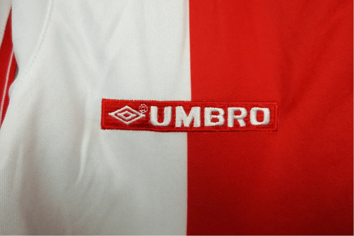 https://cdn.shopify.com/s/files/1/0826/7228/8075/files/19981999-ajax-abn-amro-international-retro-kit-classickits433-632233.webp?v=1741198346