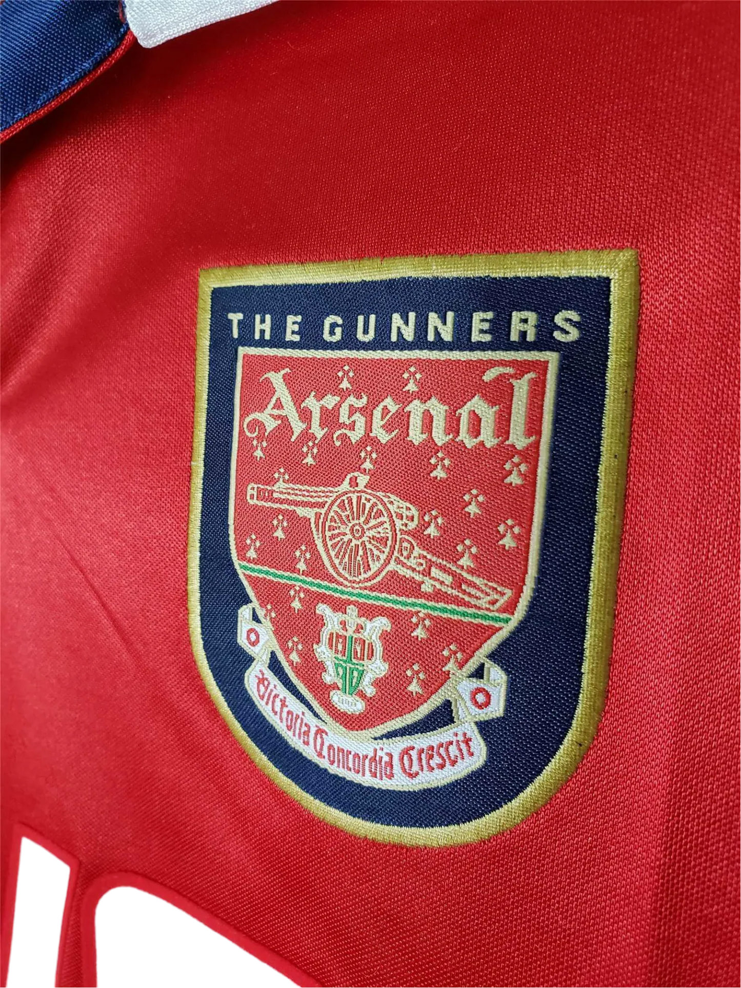 https://cdn.shopify.com/s/files/1/0826/7228/8075/files/19981999-arsenal-jvc-home-kit-long-sleeve-classickits433-153865.webp?v=1741198355