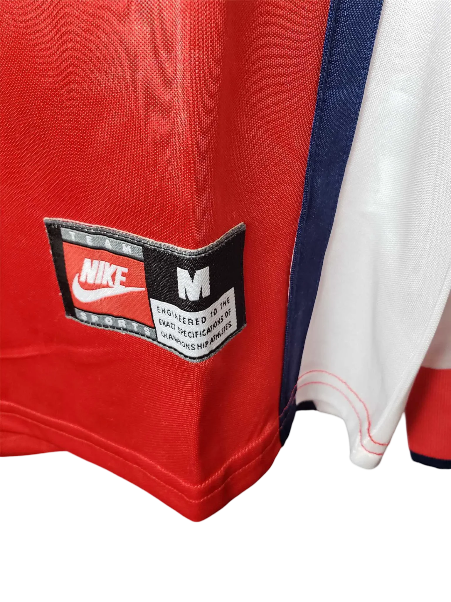 https://cdn.shopify.com/s/files/1/0826/7228/8075/files/19981999-arsenal-jvc-home-kit-long-sleeve-classickits433-915936.webp?v=1741198357