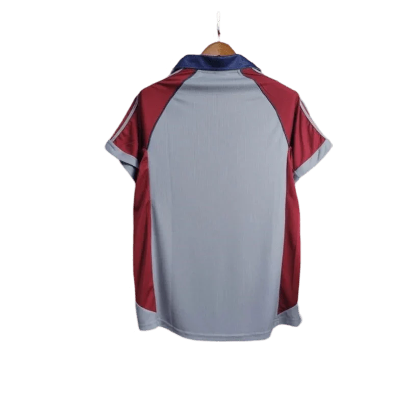 https://cdn.shopify.com/s/files/1/0826/7228/8075/files/19981999-bayern-munich-opel-third-retro-kit-classickits433-846689.webp?v=1741199349