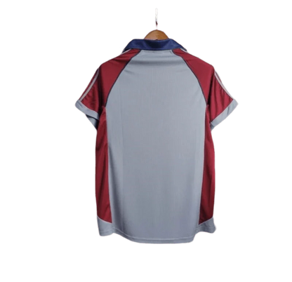 https://cdn.shopify.com/s/files/1/0826/7228/8075/files/19981999-bayern-munich-opel-third-retro-kit-classickits433-846689.webp?v=1741199349