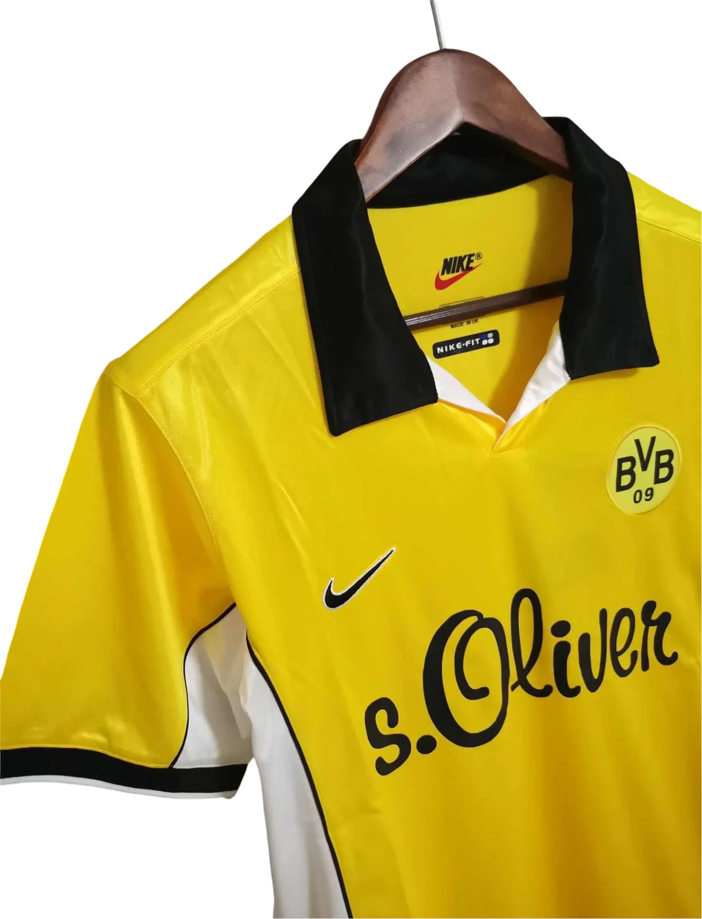 https://cdn.shopify.com/s/files/1/0826/7228/8075/files/19981999-borussia-dortmund-soliver-home-retro-kit-classickits433-574974.webp?v=1741199322