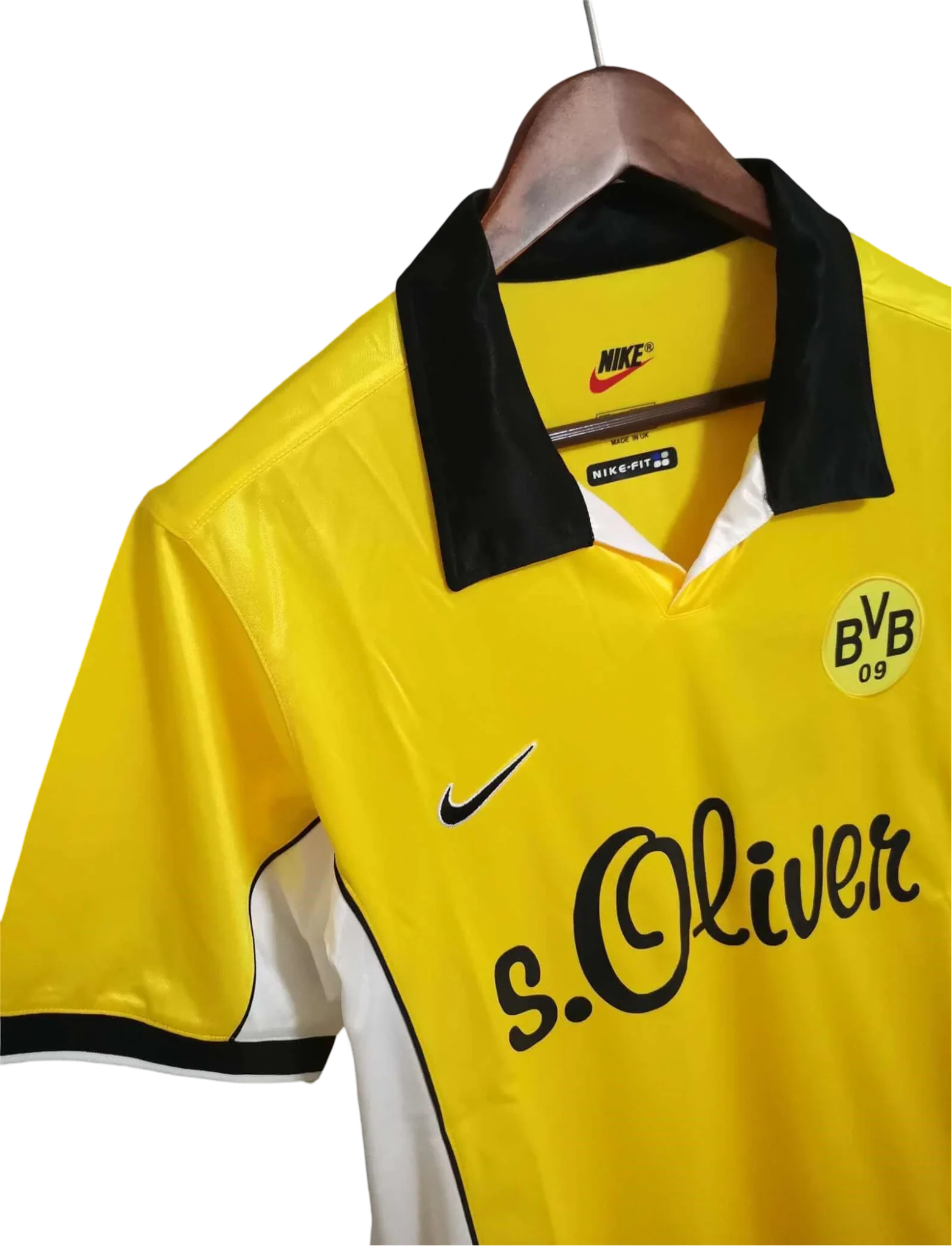https://cdn.shopify.com/s/files/1/0826/7228/8075/files/19981999-borussia-dortmund-soliver-home-retro-kit-classickits433-574974.webp?v=1741199322