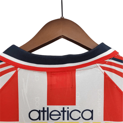 https://cdn.shopify.com/s/files/1/0826/7228/8075/files/19981999-chivas-guadalajara-coca-cola-home-retro-jersey-249313.webp?v=1741197189